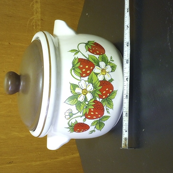 Vtg Strawberry & Floral Ceramic Canister or Cookie Jar w/ Handles. Cream, Red - Picture 5 of 8